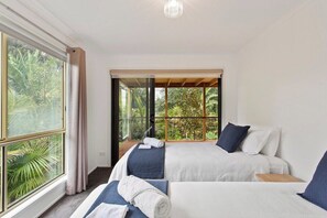 4 bedrooms, desk, iron/ironing board, WiFi