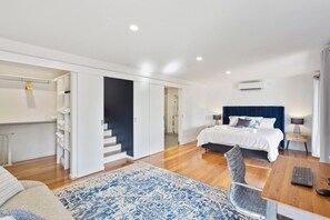 4 bedrooms, desk, iron/ironing board, WiFi - Luxury Getaway in a Statement Home, Steps to Beach (Cape Woolamai)