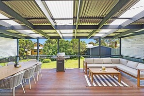 Outdoor dining - Kookaburra Hideaway 4-Bed 2-Bath (Cowes)