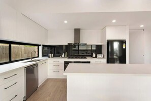 Coffee/tea maker, fridge, microwave, oven