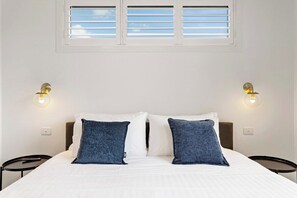 3 bedrooms, iron/ironing board, WiFi, bed sheets - Upscale Family Retreat Just 5 Min Walk to Beach (Cape Woolamai)