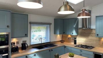 Fridge, oven, stovetop, toaster