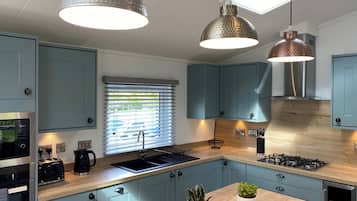 Fridge, oven, stovetop, toaster