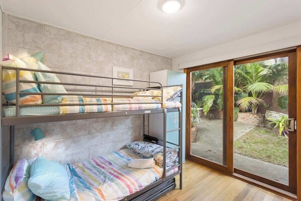 3 bedrooms, iron/ironing board, WiFi, bed sheets