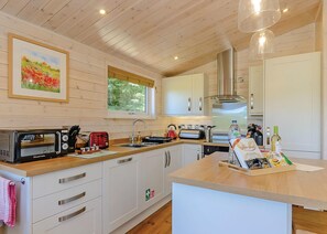 Køleskab, ovn, kogeplade, opvaskemaskine