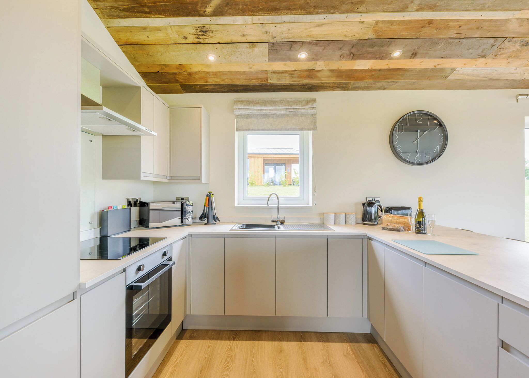 Réfrigérateur, four, plaque de cuisson, lave-vaisselle