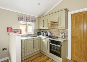 Fridge, oven, stovetop, toaster - Woodland Retreat Plus (Water Yeat, Nr Coniston)