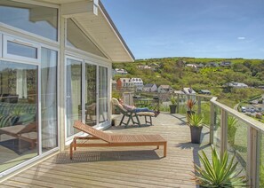 Terrace/patio - 2 bedroom accommodation in Tresaith Beach, Cardigan, Ceredigion (Tresaith Beach, Cardigan, Ceredigion)