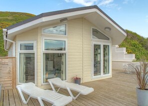 Outdoor dining - 2 bedroom accommodation in Tresaith Beach, Cardigan, Ceredigion (Tresaith Beach, Cardigan, Ceredigion)