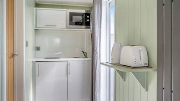 Fridge, oven, stovetop, toaster