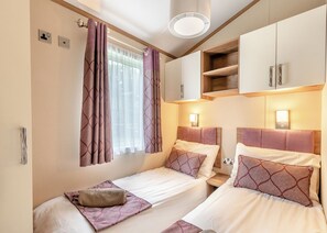 3 bedrooms - Holiday Home with one double and two twin bedrooms. (Axminster)