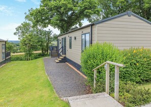 Exterior - Holiday Home with one double and two twin bedrooms. (Axminster)