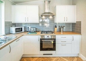 Kühlschrank, Ofen, Herdplatte, Toaster