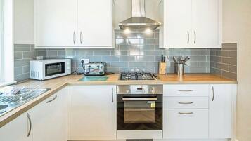 Fridge, oven, stovetop, toaster