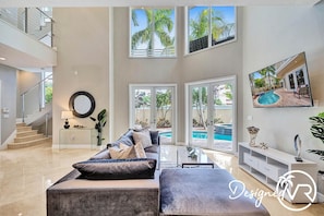 House | Living area | 42-inch flat-screen TV with digital channels, TV - The Nia Tower Ultimate Beach House (Pompano Beach)