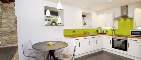 Fridge, oven, stovetop, toaster