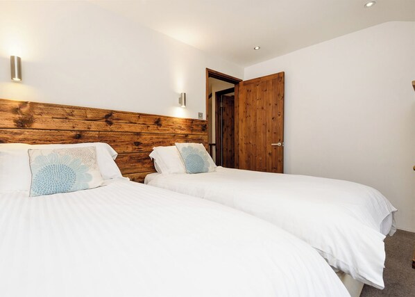 2 bedrooms, internet - 2 bedroom accommodation in Watergate, Looe (Watergate, Looe)