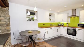 Fridge, oven, stovetop, toaster