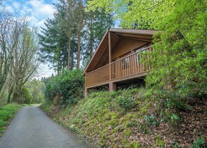 Exterior - Timber lodge set by the lake with one double and one twin. (Webbery, Bideford)