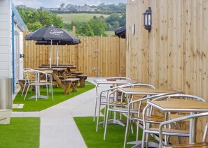 تناول الطعام بالخارج