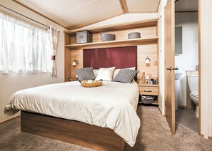 2 bedrooms - Gold Caravan 2 (Pet) (Hunters Quay, Argyll)