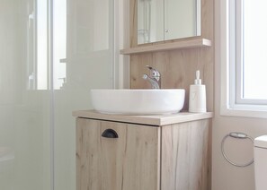 Bathroom - Fir Trees Executive 3 (Chester)