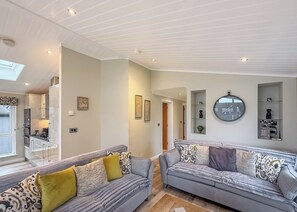 TV - 3 bedroom accommodation in Tenby (Tenby)