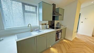 Fridge, oven, stovetop, toaster