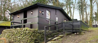 Cosy traditional lodge with one double and one twin.