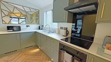 Fridge, oven, stovetop, toaster