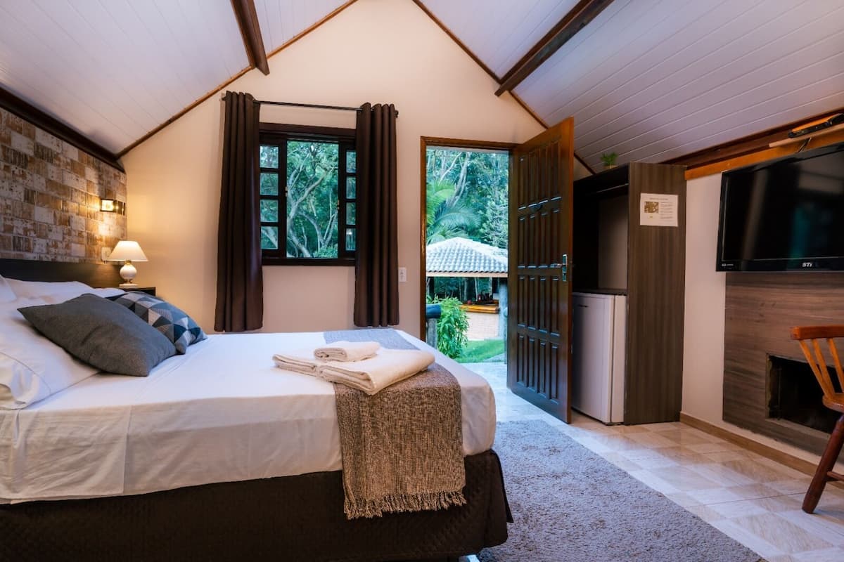 Kamar Double Deluks | Tirai kedap cahaya, Wi-Fi gratis, dan seprai linen