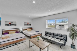 Silitysrauta/-lauta, vauvan matkasänky, ilmainen Wi-Fi, vuodevaatteet