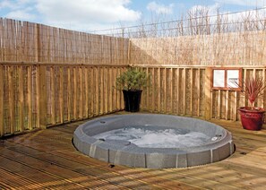 Outdoor spa tub - 1 bedroom accommodation in Narberth, Nr Tenby (Narberth, Nr Tenby)