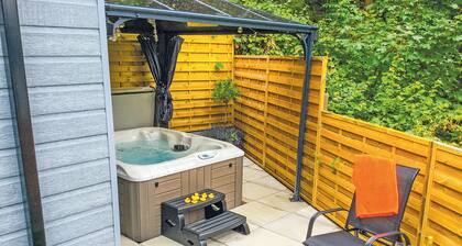 Lodge with one double with TV.