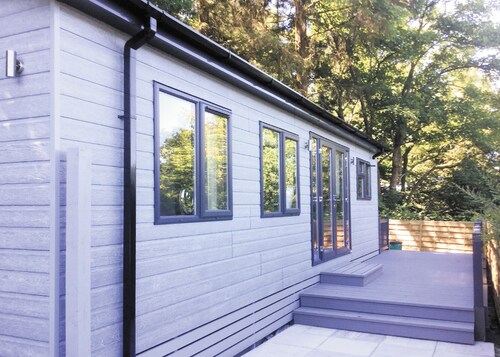 Lodge with one double with TV.