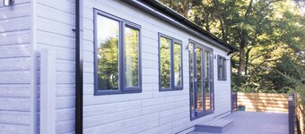 Lodge with one double with TV.