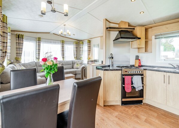 Fridge, oven, stovetop, toaster - 2 bedroom accommodation in Alyth, Perthshire (Alyth, Perthshire)