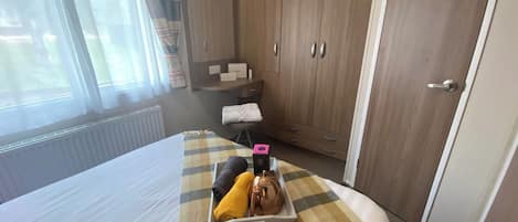 2 bedrooms