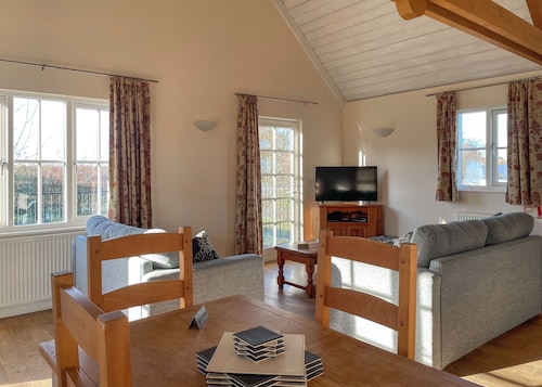 2 bedroom accommodation in Palgrave, Diss