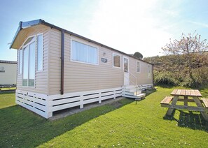 Exterior - Stylish 12ft-wide caravan with one double and two twin. (Swanage)
