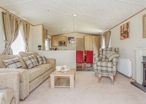 Living area - New in 2017. Stylish and contemporary clad holiday home. (Looe)