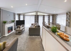 Living area - well-equipped lodge with two king-size beds and two twin bedrooms. (Snowdonia)