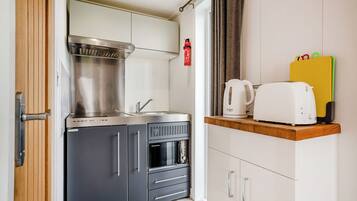 Fridge, oven, stovetop, toaster