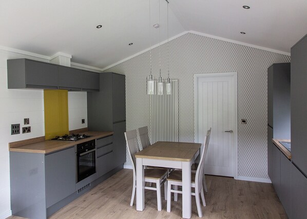 Dining - Spacious luxury lodge with high end décor to sleep four. (Hawes,)