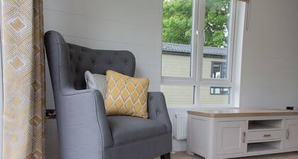 Spacious luxury lodge with high end décor to sleep four.