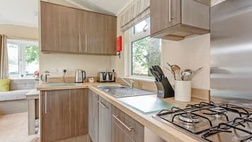 Køleskab, ovn, kogeplade, opvaskemaskine