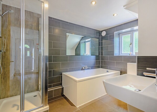 Unclassified image, 1 of 13, button - 4 bedroom accommodation in Llangollen (Llangollen)