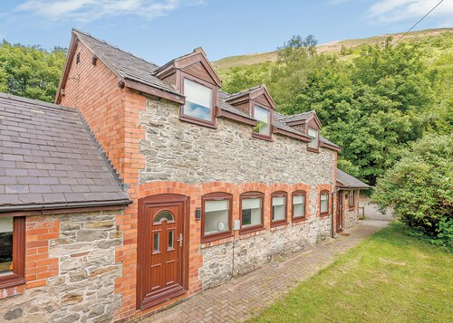 4 bedroom accommodation in Llangollen