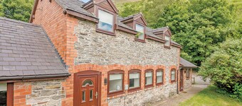 4 bedroom accommodation in Llangollen