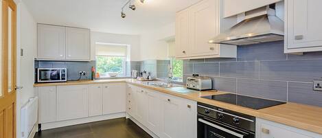 Kühlschrank, Ofen, Herdplatte, Geschirrspüler